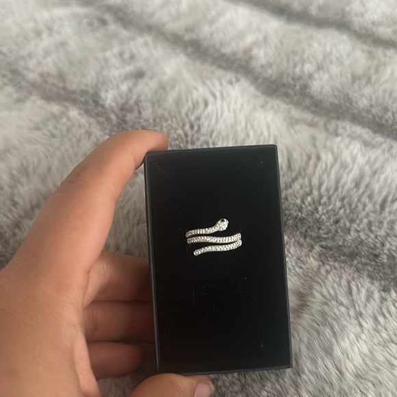 Snake ring with rhinestone paved - Picture 4 of 6